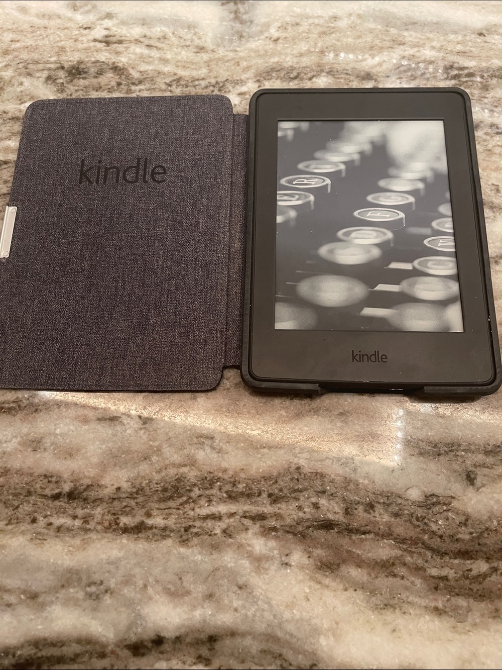 Amazon Kindle e-Reader with black leather Cover - cloth  interior 7th addition